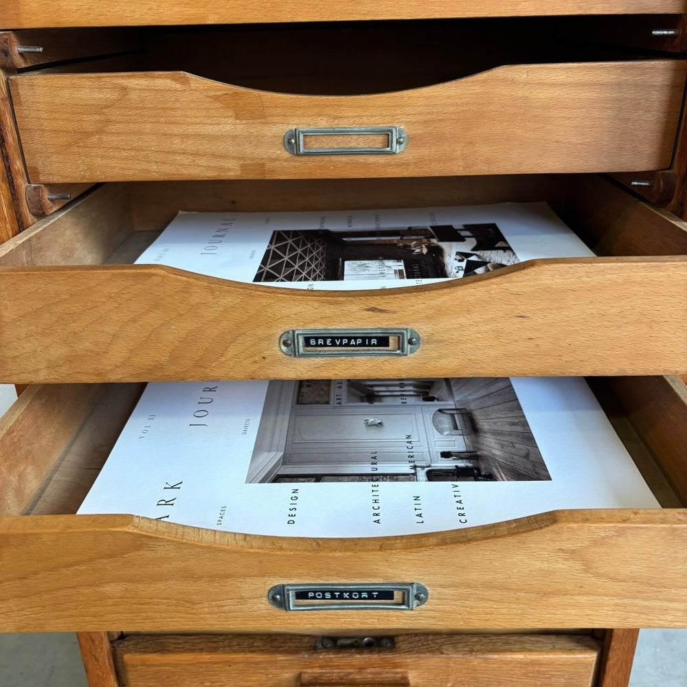 
                  
                    Tambourkast - archiefkast eiken - LOUI.STORE
                  
                