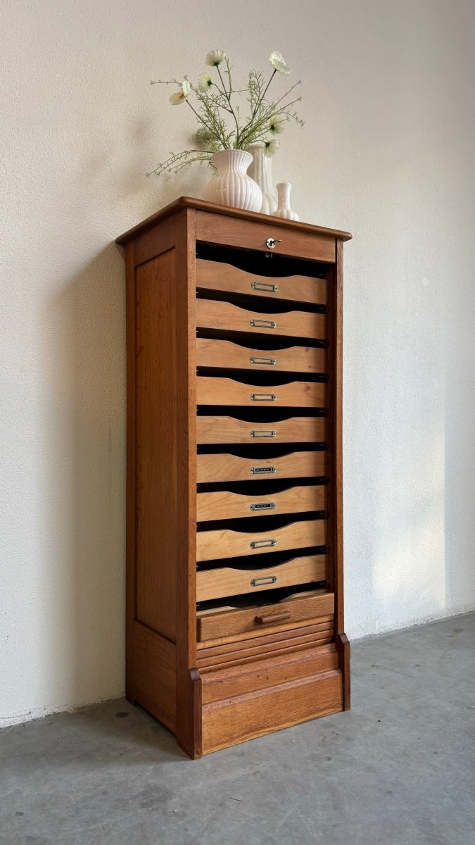 
                  
                    Tambourkast - archiefkast eiken - LOUI.STORE
                  
                