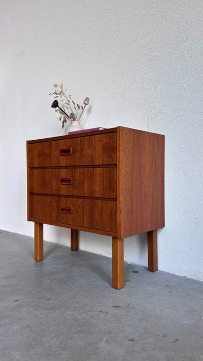 
                  
                    Teak ladekastje 3* - LOUI.STORE
                  
                