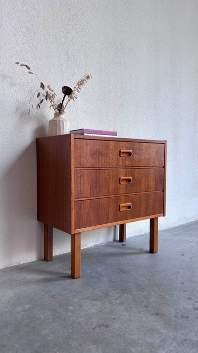 
                  
                    Teak ladekastje 3* - LOUI.STORE
                  
                