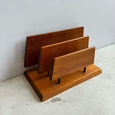 Teakhouten brievenstandaard assortiment - LOUI.STORE