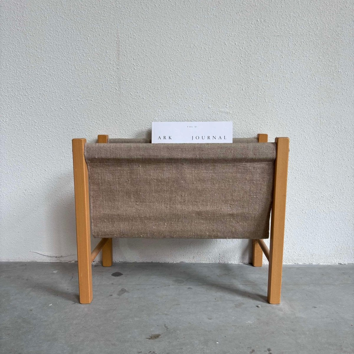 
                  
                    Tijdschriften houder eiken - LOUI.STORE
                  
                