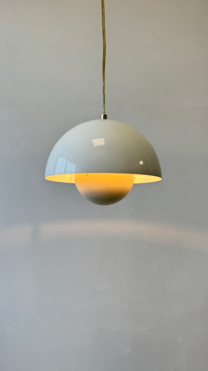 
                  
                    Verner Panton flowerpot hanglamp wit - LOUI.STORE
                  
                
