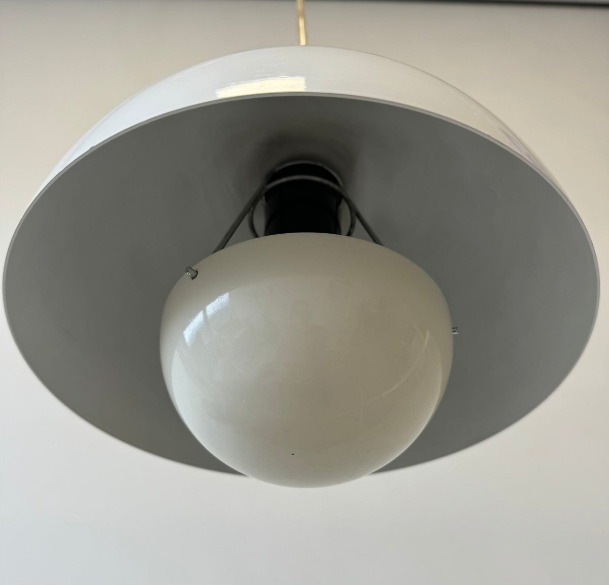
                  
                    Verner Panton flowerpot hanglamp wit - LOUI.STORE
                  
                