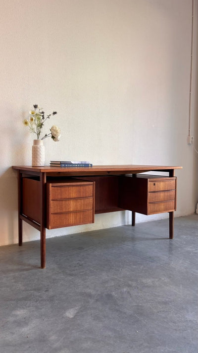 
                  
                    Vintage 2 - zijdig bureau zwevend blad - LOUI.STORE
                  
                