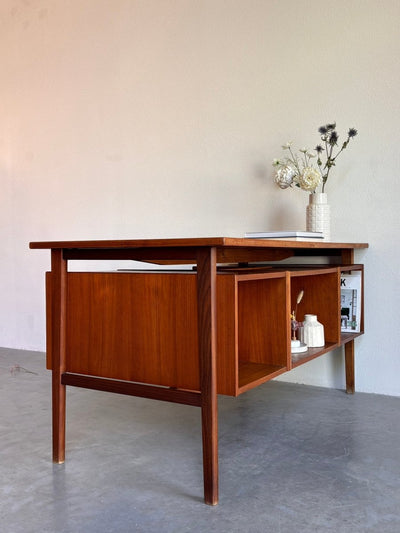 
                  
                    Vintage 2 - zijdig bureau zwevend blad - LOUI.STORE
                  
                