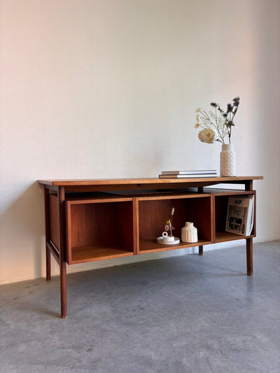 
                  
                    Vintage 2 - zijdig bureau zwevend blad - LOUI.STORE
                  
                