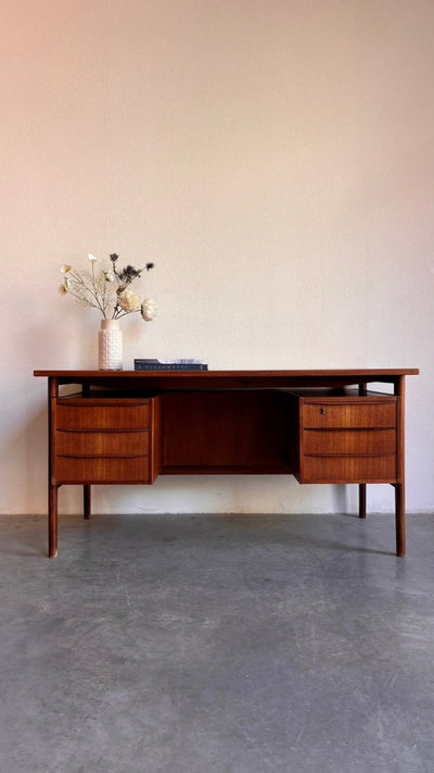 
                  
                    Vintage 2 - zijdig bureau zwevend blad - LOUI.STORE
                  
                