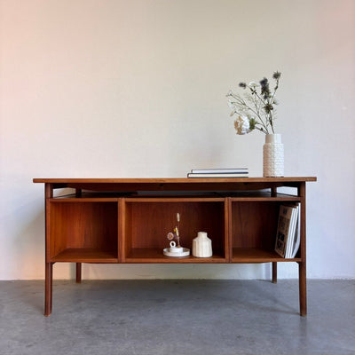 
                  
                    Vintage 2 - zijdig bureau zwevend blad - LOUI.STORE
                  
                