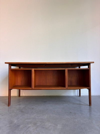 
                  
                    Vintage 2 - zijdig bureau zwevend blad - LOUI.STORE
                  
                