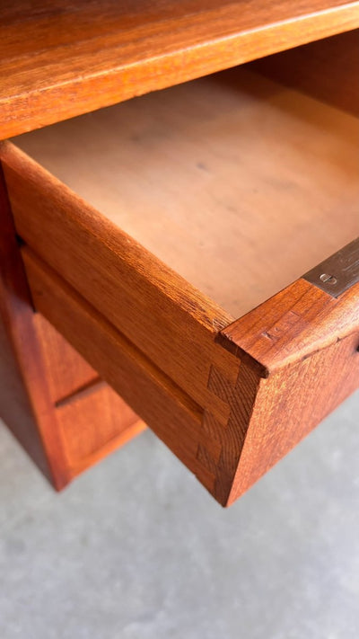 
                  
                    Vintage 2 - zijdig bureau zwevend blad - LOUI.STORE
                  
                
