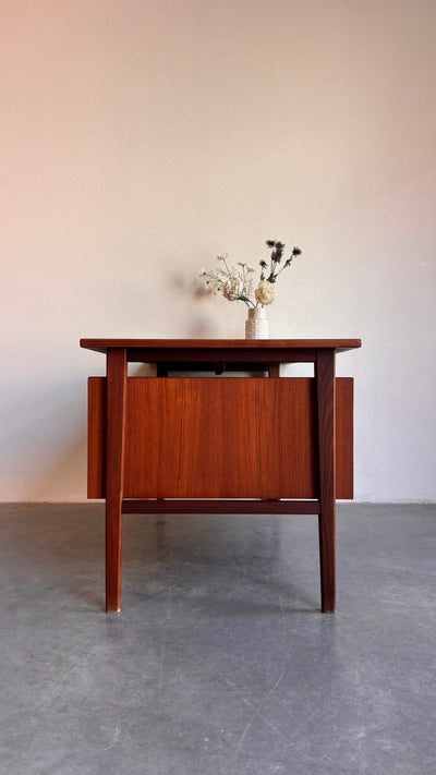 
                  
                    Vintage 2 - zijdig bureau zwevend blad - LOUI.STORE
                  
                