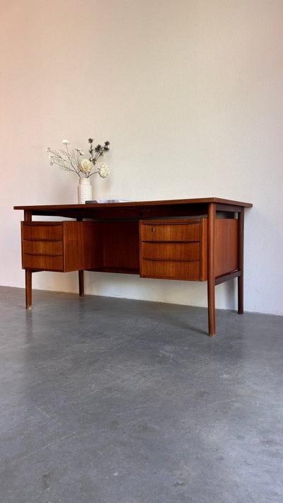 
                  
                    Vintage 2 - zijdig bureau zwevend blad - LOUI.STORE
                  
                