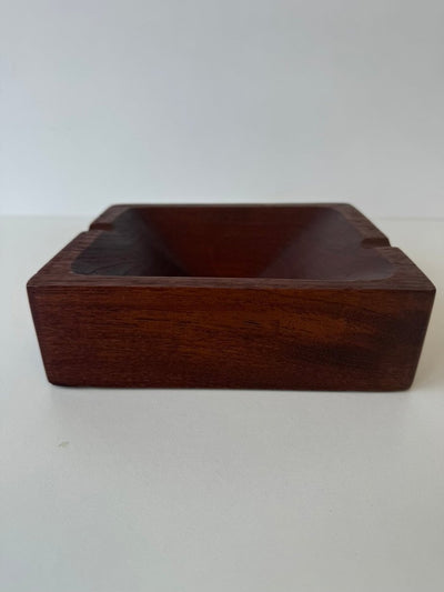 
                  
                    Vintage asbak teak massief - LOUI.STORE
                  
                