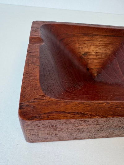 
                  
                    Vintage asbak teak massief - LOUI.STORE
                  
                