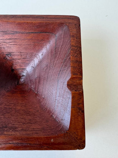 
                  
                    Vintage asbak teak massief - LOUI.STORE
                  
                