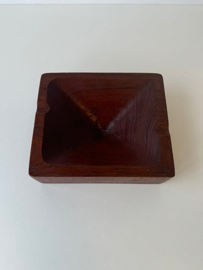 
                  
                    Vintage asbak teak massief - LOUI.STORE
                  
                