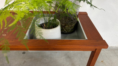 
                  
                    Vintage bankje met plantenbak teak - LOUI.STORE
                  
                