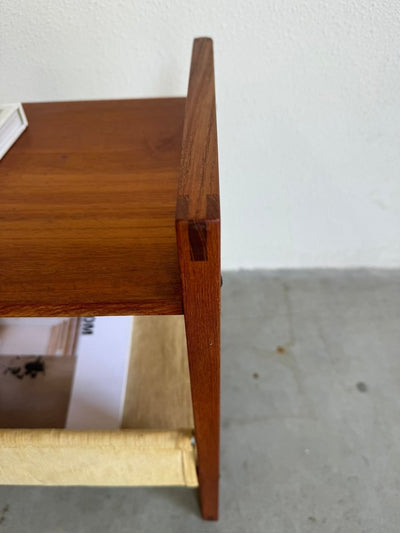 
                  
                    Vintage bijzettafel Kai Kristiansen teak - LOUI.STORE
                  
                