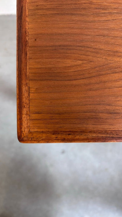 
                  
                    Vintage bijzettafel - LOUI.STORE
                  
                