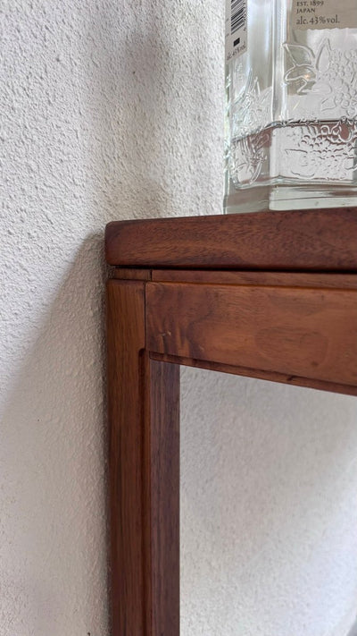 
                  
                    Vintage bijzettafel - LOUI.STORE
                  
                