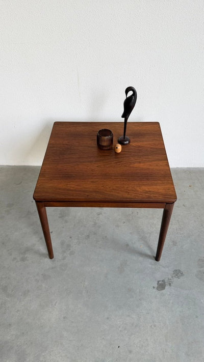 
                  
                    Vintage bijzettafel palissander vierkant - LOUI
                  
                