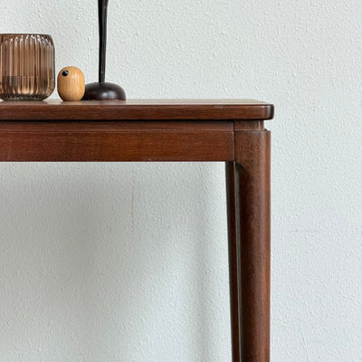 
                  
                    Vintage bijzettafel palissander vierkant - LOUI
                  
                