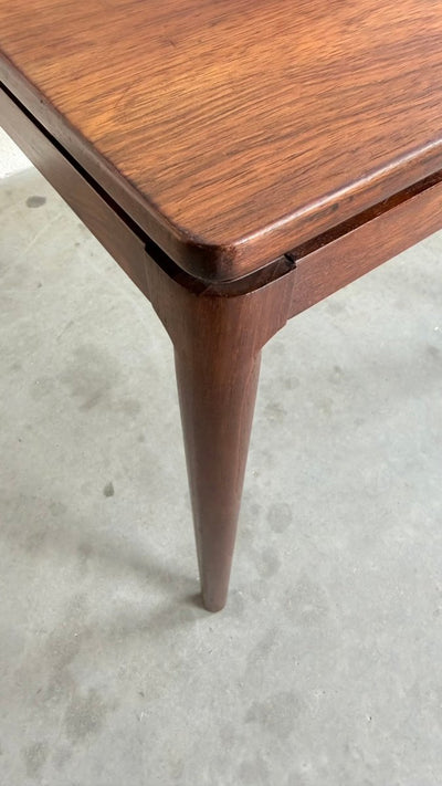 
                  
                    Vintage bijzettafel palissander vierkant - LOUI
                  
                