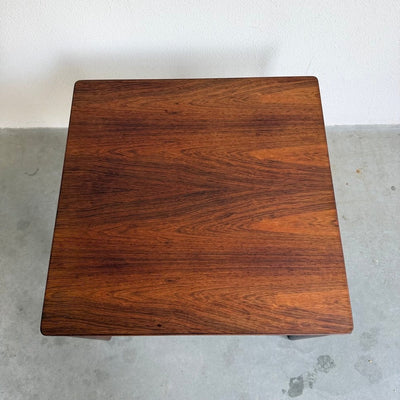 
                  
                    Vintage bijzettafel palissander vierkant - LOUI
                  
                