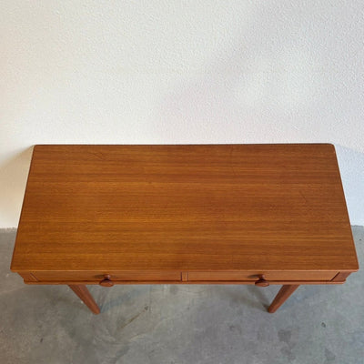 
                  
                    Vintage bijzettafel - sidetable lades teak - LOUI.STORE
                  
                