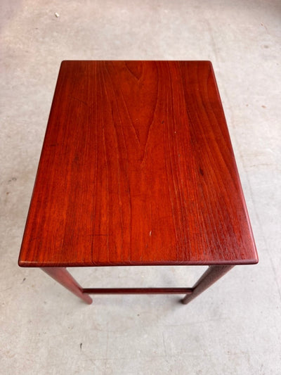 
                  
                    Vintage bijzettafeltje Hans Wegner - LOUI.STORE
                  
                