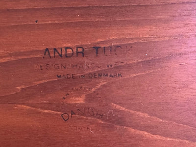 
                  
                    Vintage bijzettafeltje Hans Wegner - LOUI.STORE
                  
                