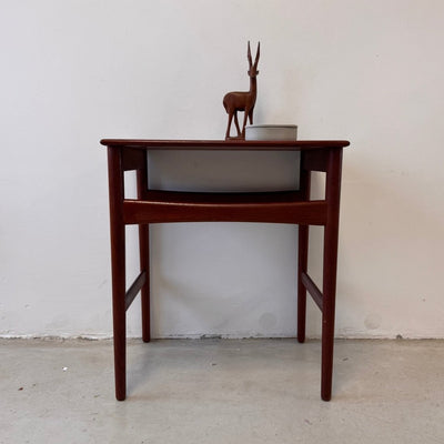 Vintage bijzettafeltje Hans Wegner - LOUI.STORE