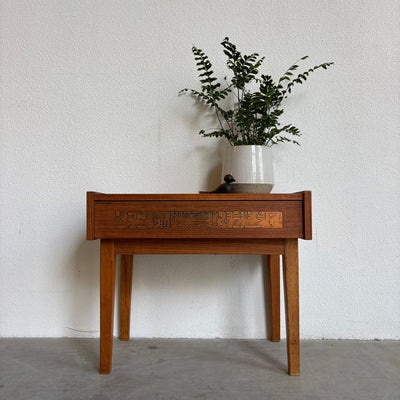 Vintage bijzettafeltje Hølger - Hansen lade koperen decoratie - LOUI.STORE