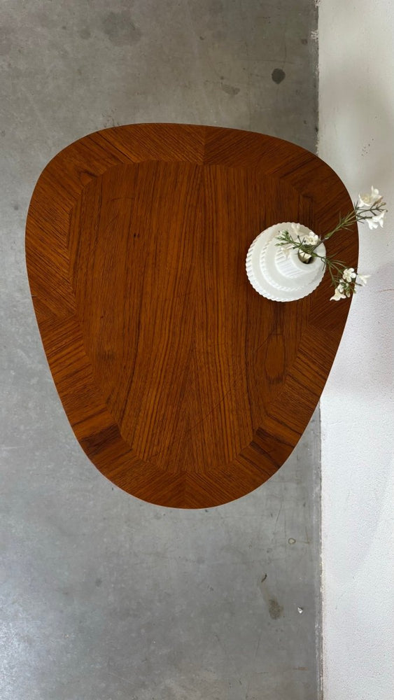 
                  
                    Vintage bijzettafeltje Holger Georg Jensen - LOUI.STORE
                  
                