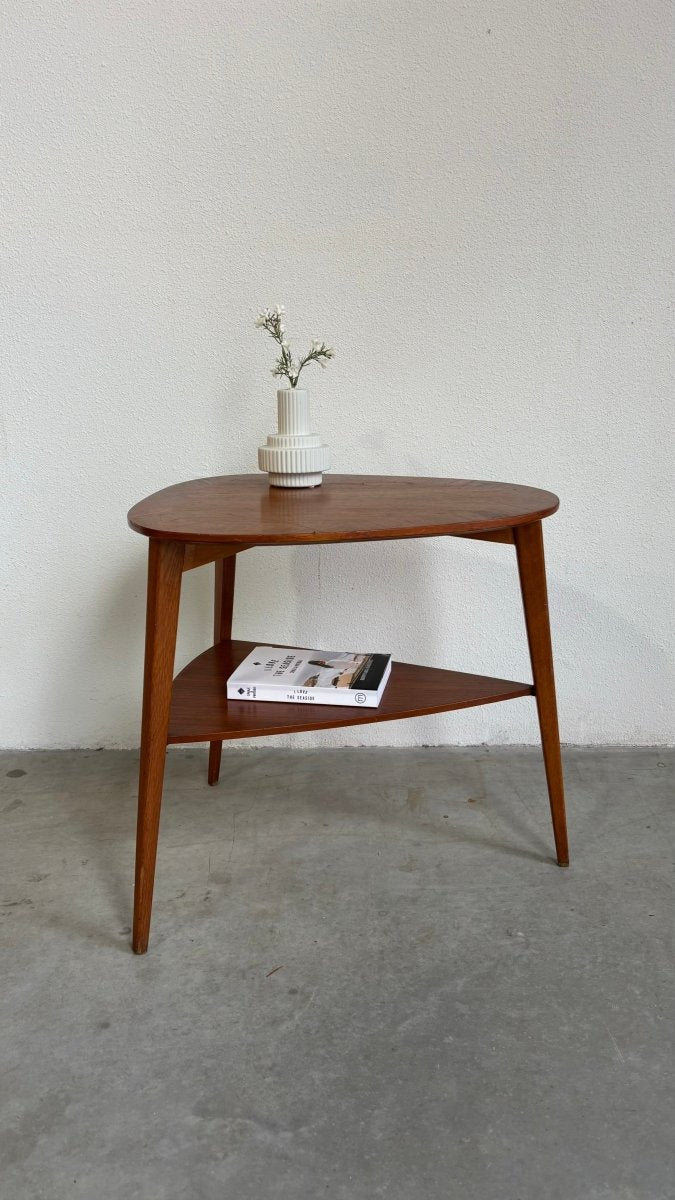 
                  
                    Vintage bijzettafeltje Holger Georg Jensen - LOUI.STORE
                  
                