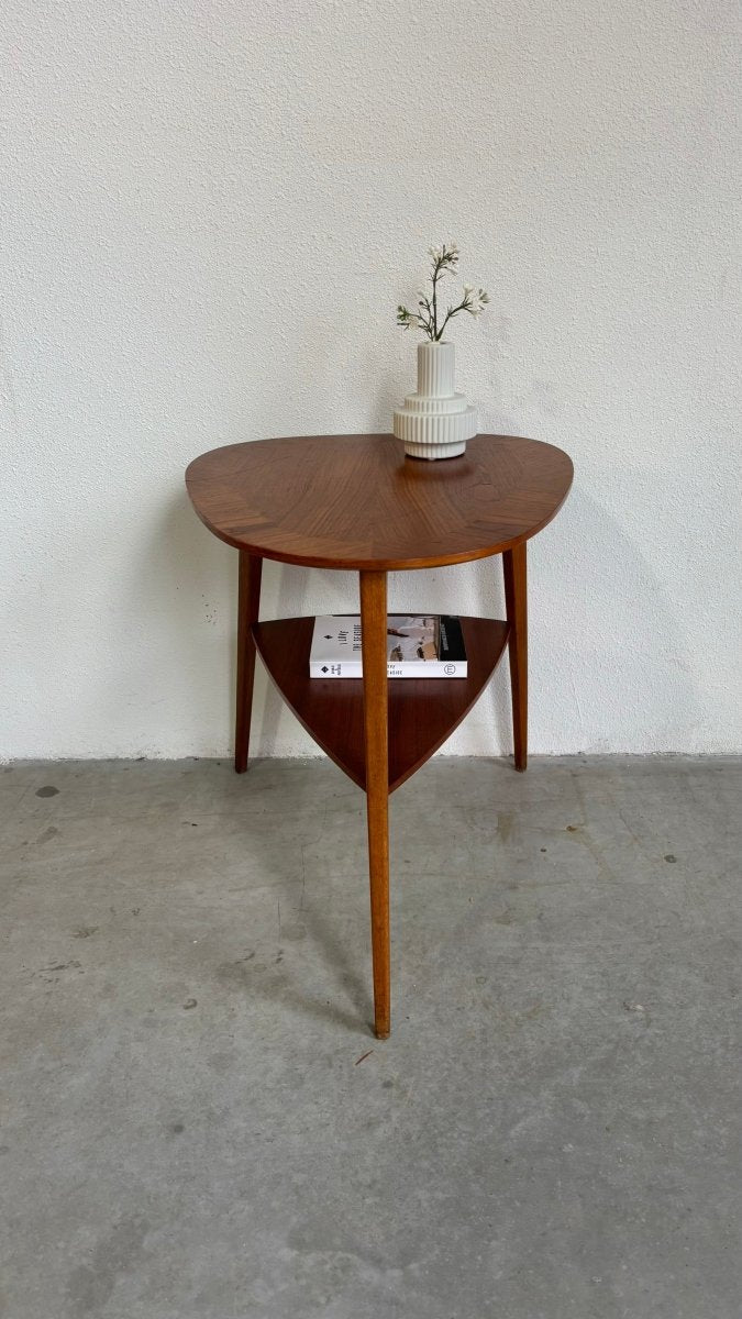 
                  
                    Vintage bijzettafeltje Holger Georg Jensen - LOUI.STORE
                  
                