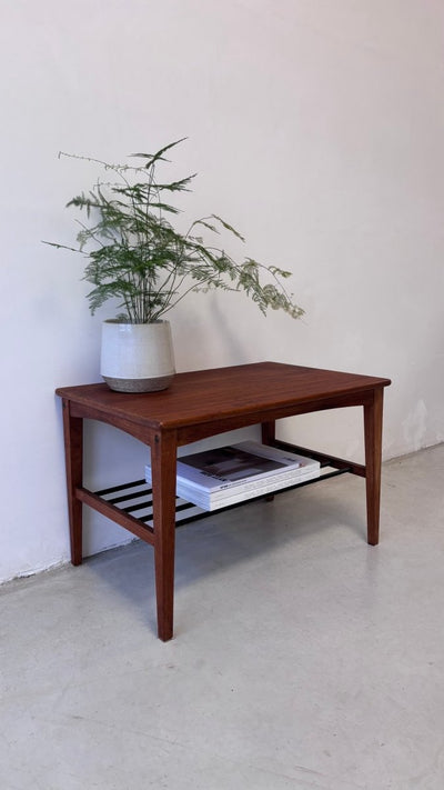 Vintage bijzettafeltje spijltjes - LOUI.STORE