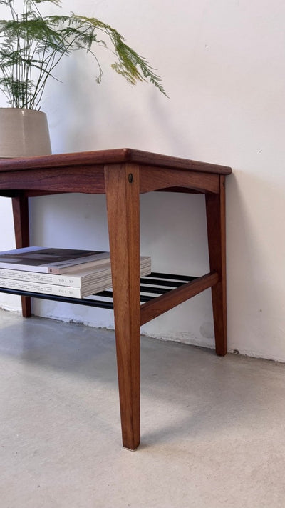 
                  
                    Vintage bijzettafeltje spijltjes - LOUI.STORE
                  
                