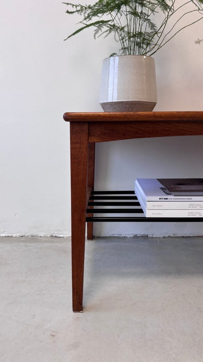 
                  
                    Vintage bijzettafeltje spijltjes - LOUI.STORE
                  
                