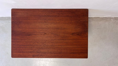 
                  
                    Vintage bijzettafeltje spijltjes - LOUI.STORE
                  
                