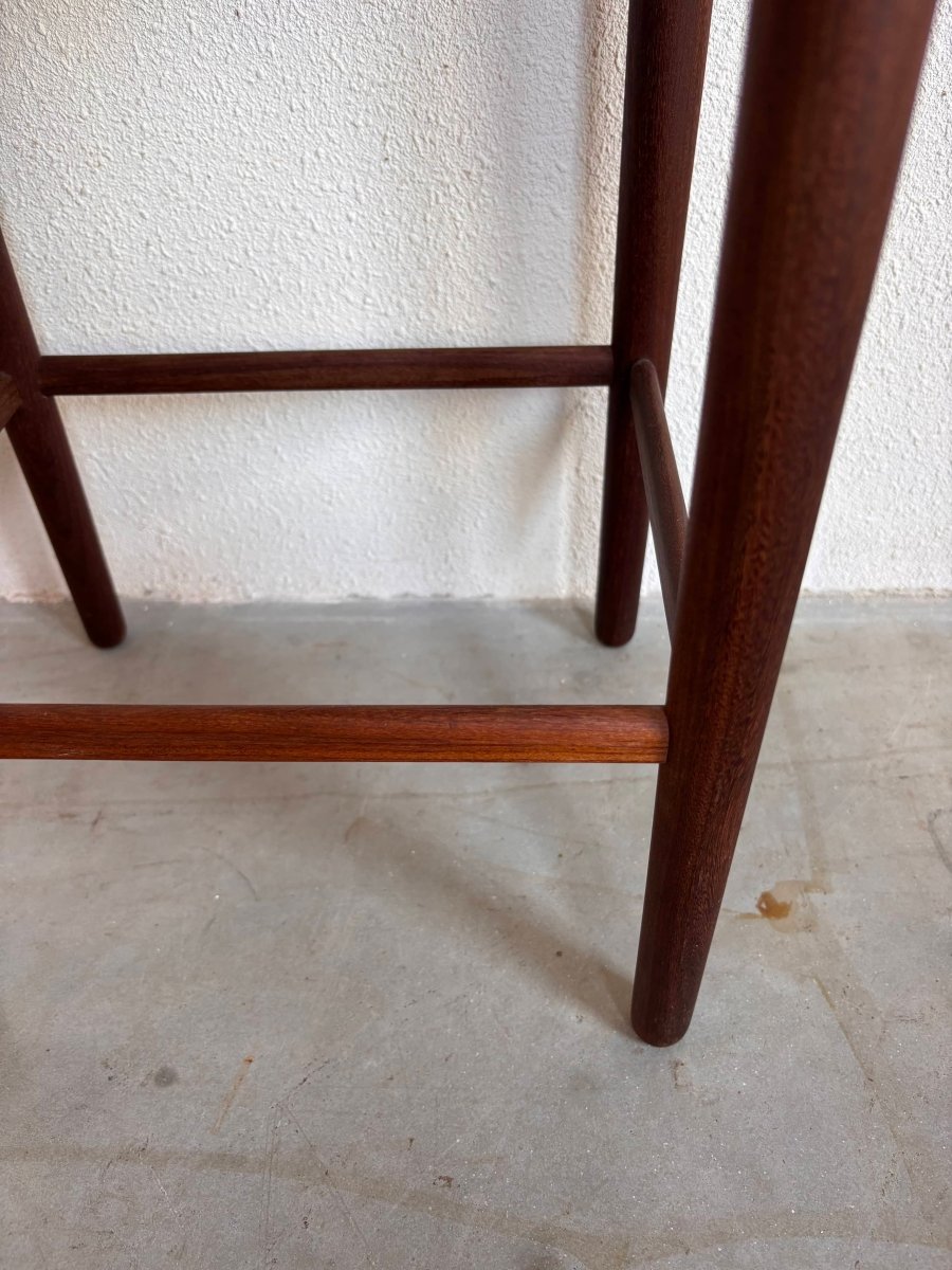 
                  
                    Vintage bijzettafeltje teak - LOUI.STORE
                  
                