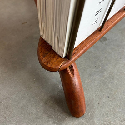 
                  
                    Vintage bijzettafeltje + tijdschriftenhouder teak - LOUI.STORE
                  
                