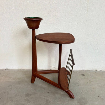 
                  
                    Vintage bijzettafeltje + tijdschriftenhouder teak - LOUI.STORE
                  
                