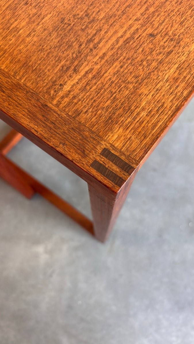 
                  
                    Vintage bijzettafeltjes teak set 2* - LOUI.STORE
                  
                