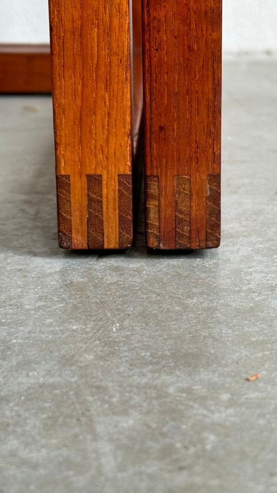 
                  
                    Vintage bijzettafeltjes teak set 2* - LOUI.STORE
                  
                