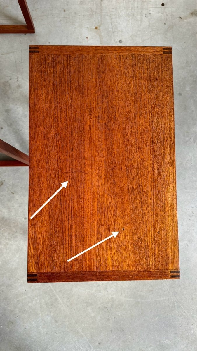 
                  
                    Vintage bijzettafeltjes teak set 2* - LOUI.STORE
                  
                