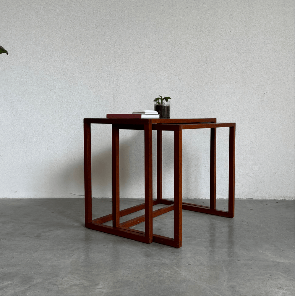Vintage bijzettafeltjes teak set 2* - LOUI.STORE
