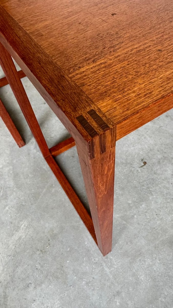 
                  
                    Vintage bijzettafeltjes teak set 2* - LOUI.STORE
                  
                