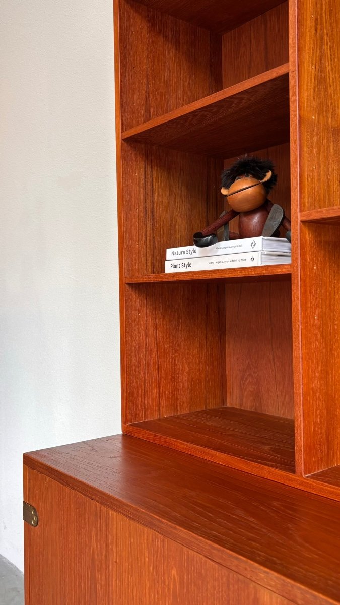 
                  
                    Vintage boeken - wandkast Peter Løvig teak - LOUI.STORE
                  
                